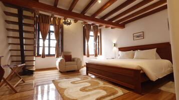 Deluxe Room | In-room safe, desk, blackout drapes, free WiFi