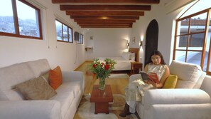 Panoramic Suite, City View | In-room safe, desk, blackout drapes, free WiFi - Casa Lucía Hotel by Las Plazas (Quito)