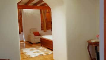 Family Suite | In-room safe, desk, blackout drapes, free WiFi