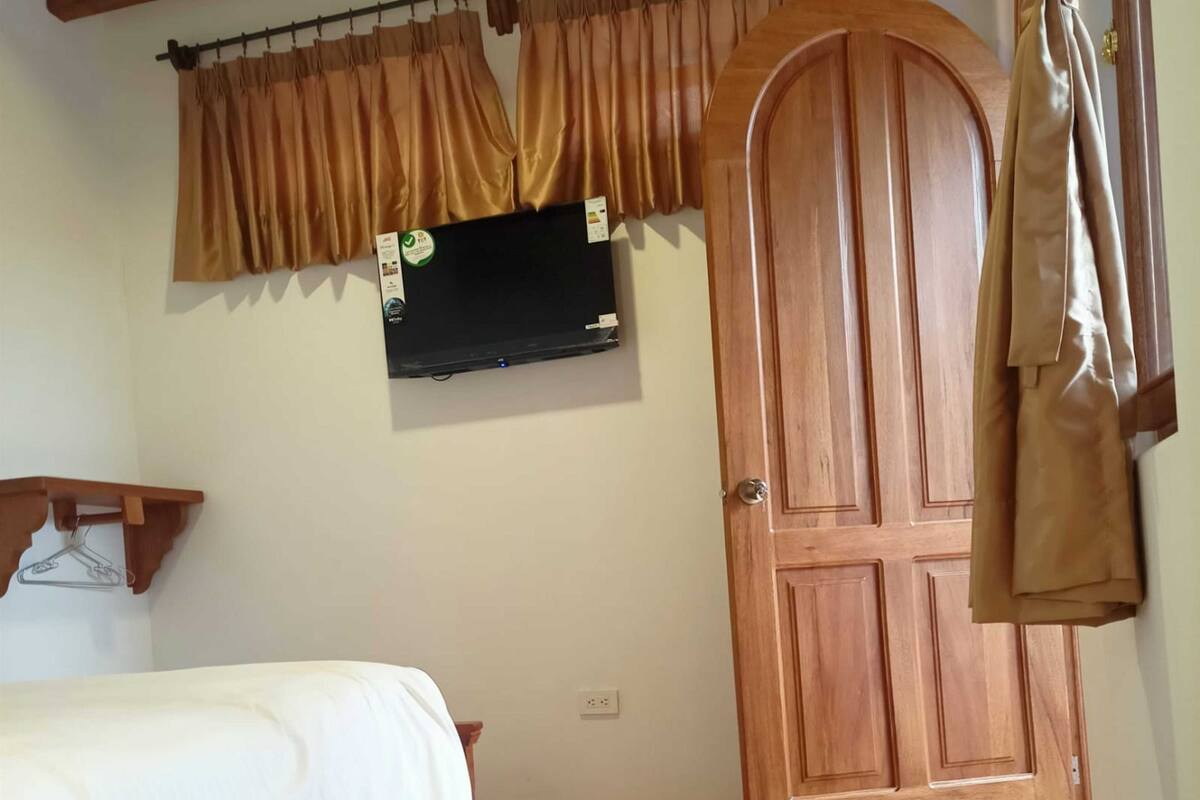 Single Room | Free WiFi
