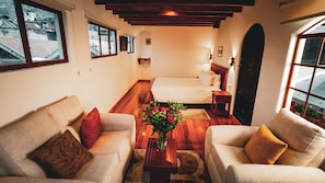 ห้องพาโนรามิกสวีท, วิวเมือง | ตู้นิรภัยในห้องพัก, โต๊ะทำงาน, ผ้าม่านกันแสง, Wi-Fi ฟรี