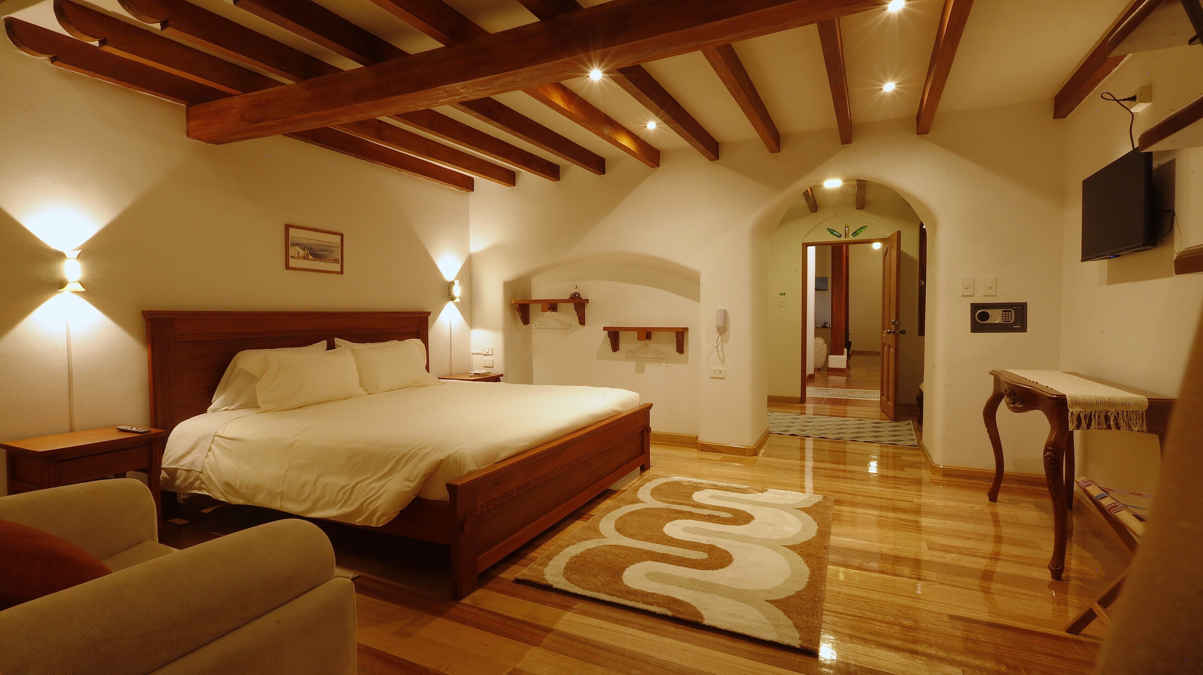 Deluxe Room | In-room safe, desk, blackout drapes, free WiFi