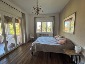 4 bedrooms, free WiFi, bed sheets, wheelchair access - Villa Giulia apartment Vista Verde 5 min from the lake and town (Porto Valtravaglia)