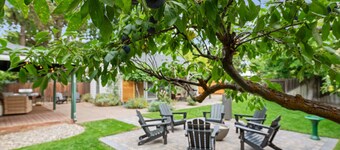 Main Street Retreat, 2 Bdrm, 2 Bath Home, Firepit!