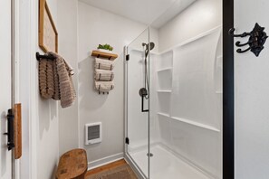 Shower, hair dryer, towels - Main Street Retreat, 2 Bdrm, 2 Bath Home, Firepit! (Baker City)