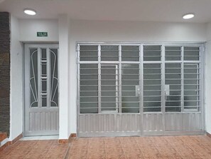 المنشأة من الداخل