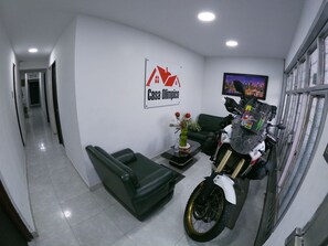 المنشأة من الداخل