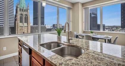 Luxury Condo w/ Lake Views! Center of Downtown