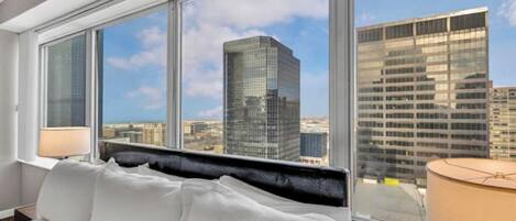 2 habitaciones, tabla de planchar con plancha, internet y ropa de cama