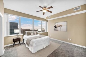 1 多间卧室、熨斗/熨衣板、上网接入、床单