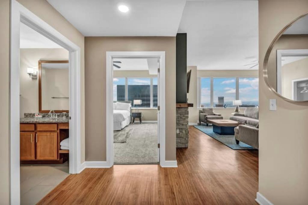 1 habitación, tabla de planchar con plancha, internet y ropa de cama 