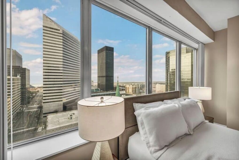 2 bedrooms, iron/ironing board, internet, bed sheets