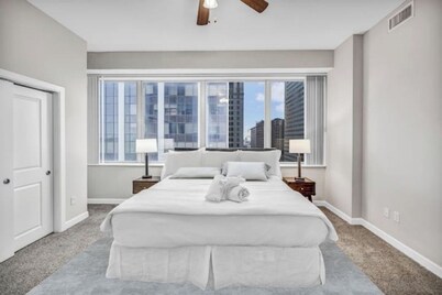 10th Floor Downtown High-Rise | Gym