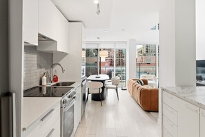 Kjøleskap, ovn og oppvaskmaskin