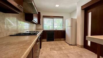 Mikrowelle, Ofen, Herdplatte, Geschirrspüler