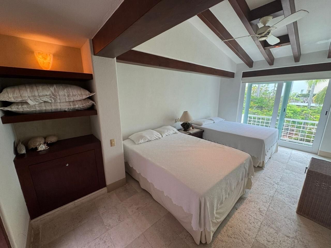 4 bedrooms, iron/ironing board, Internet, bed sheets