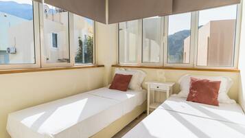 3 bedrooms, in-room safe, desk, iron/ironing board