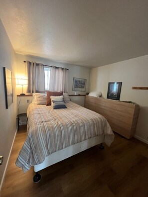 2 عدّة غرف نوم وواي فاي وملاءات أسرّة