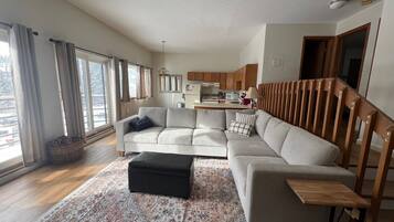 Televisión y chimenea