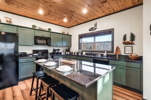 Microwave, oven, stovetop, dishwasher - Luxury Cabin w/ Hot Tub, Game Room & Fire Pit — Close to Parkway & Dollywood (Sevierville)