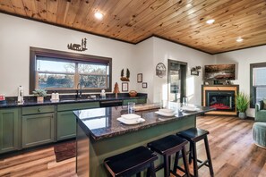 Interior - Luxury Cabin w/ Hot Tub, Game Room & Fire Pit — Close to Parkway & Dollywood (Sevierville)