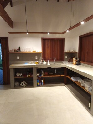 Geladeira, fogão, cooktop, lava-louças