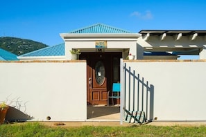 تفاصيل الفندق من الخارج