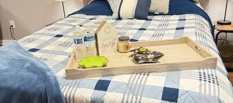 Charming bungalow apartment 1.2 miles from downtown Woodstock, GA