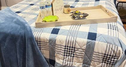 Charming bungalow apartment 1.2 miles from downtown Woodstock, GA