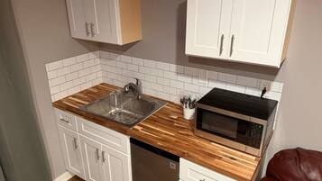 Refrigerador, microondas y cafetera y tetera