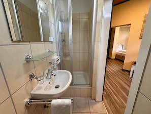Comfort Single Room, Balcony, Lake View | Bathroom | Hair dryer, towels, soap, shampoo