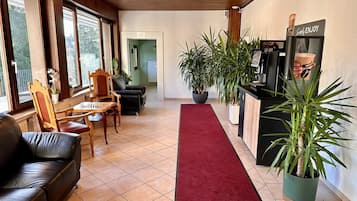 Coin salon dans le hall