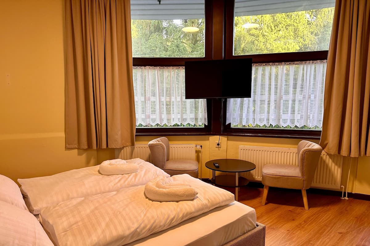 Standard Double Room, Balcony, Lake View | Bed sheets