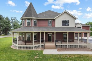 Exterior - Modern Oasis • Space to Gather & Unwind in Peace•4 Miles to Madison (Fitchburg)