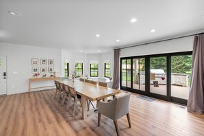 Interior - Modern Oasis • Space to Gather & Unwind in Peace•4 Miles to Madison (Fitchburg)