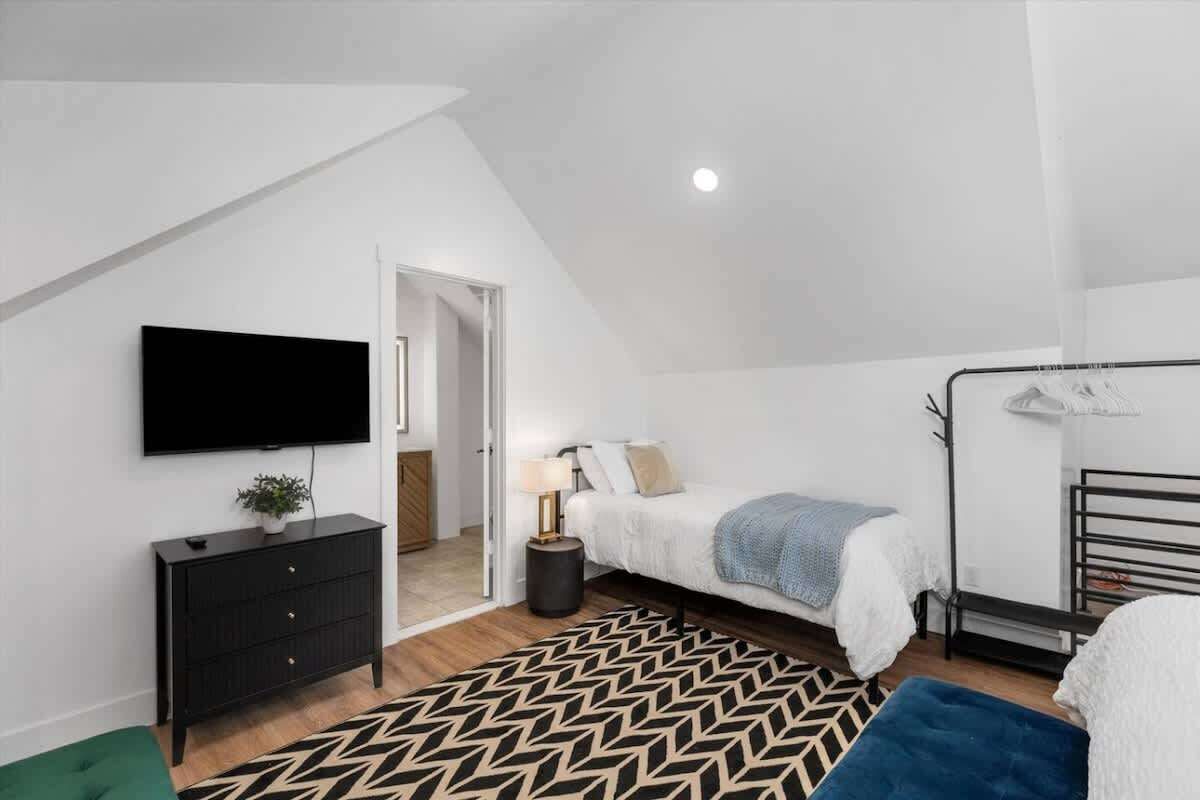 5 bedrooms, iron/ironing board, travel crib, WiFi