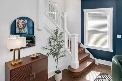 10 Min Dwtn - 8 Beds, incl. 3 King Size -Sleeps 14