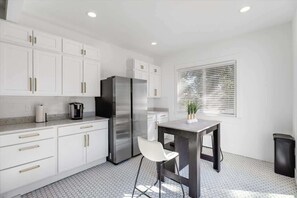 Coffee/tea maker, fridge, microwave, oven