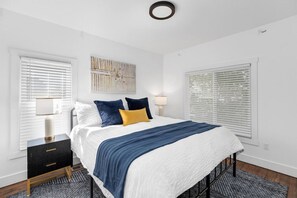 Desk, WiFi, bed sheets