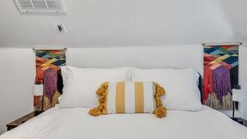 4 bedrooms, iron/ironing board, WiFi, bed sheets