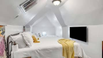Desk, WiFi, bed sheets