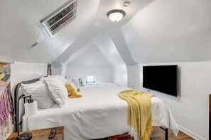 4 bedrooms, iron/ironing board, WiFi, bed sheets