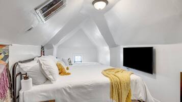 Desk, WiFi, bed sheets