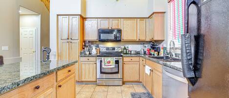 Fridge, microwave, stovetop, dishwasher