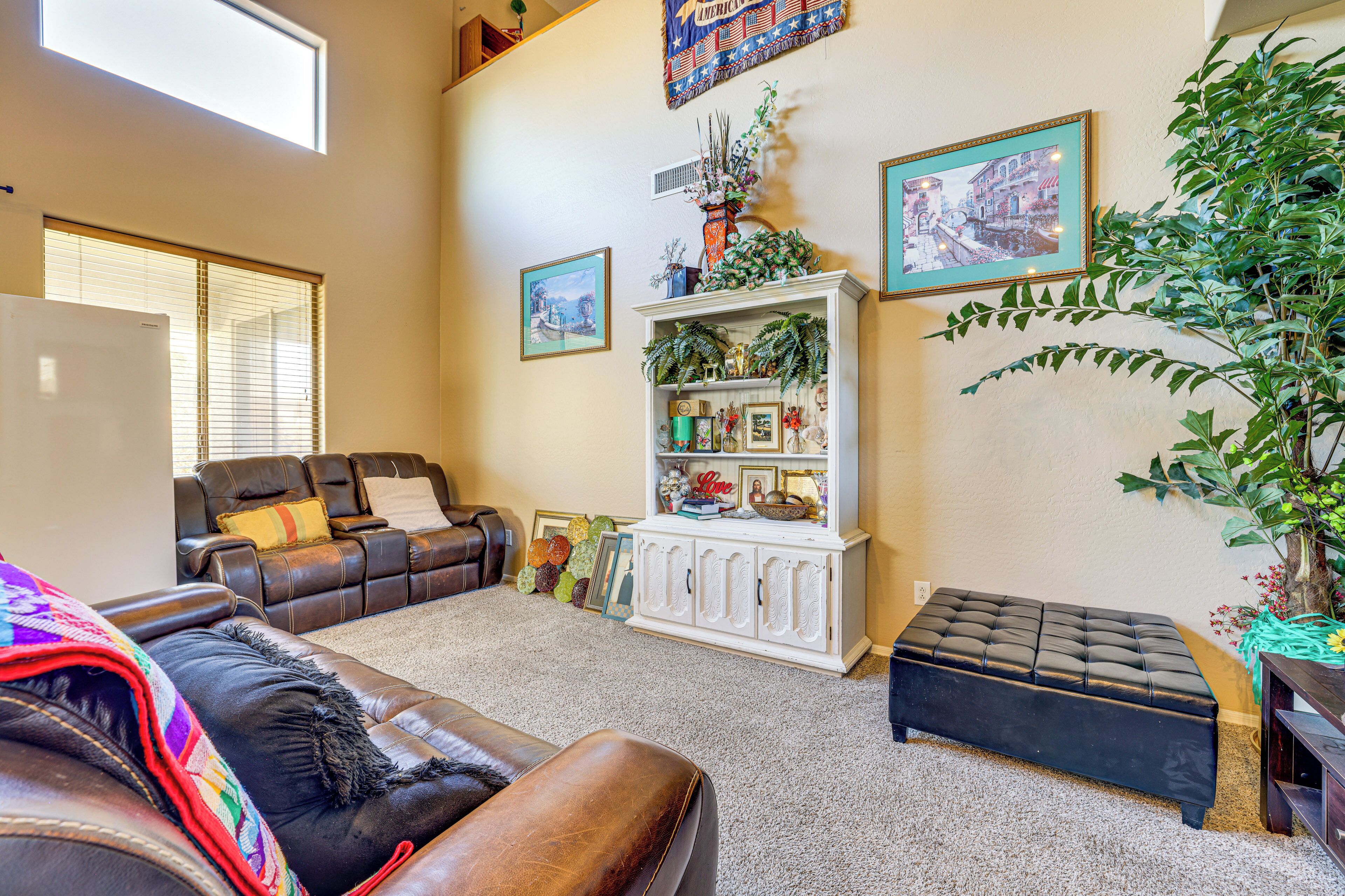 Televisión y chimenea 