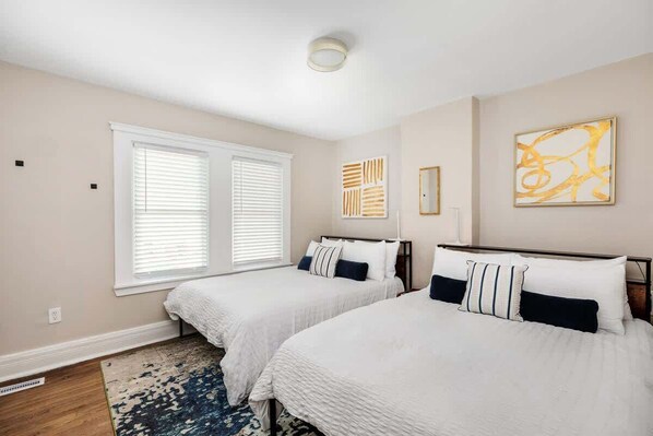 6 bedrooms, iron/ironing board, WiFi, bed sheets