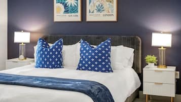 2 chambres, bureau, fer et planche à repasser, lit de bébé portatif