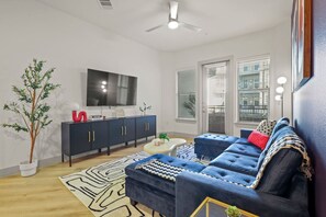 TV, tavolo da ping pong