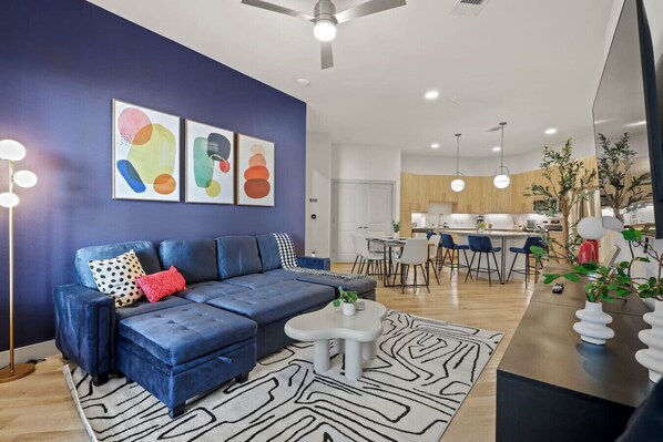 テレビ、卓球台