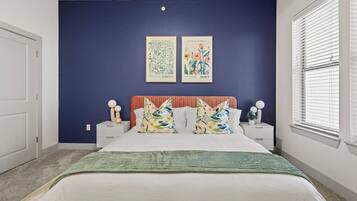 Desk, iron/ironing board, travel cot, WiFi